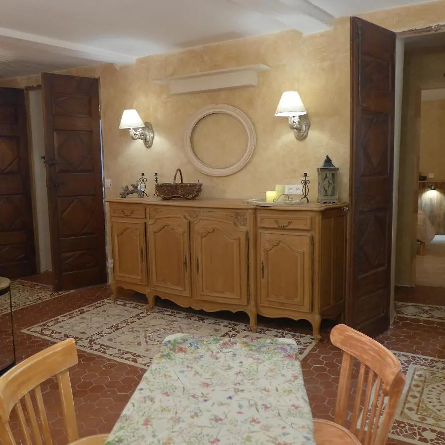 Gasthuis Maison D'Hotes Une Hirondelle En Provence Roussillon en Isere