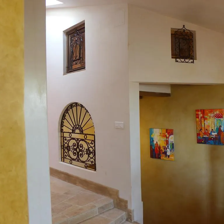 Maison D'Hotes Une Hirondelle En Provence Roussillon en Isere Gasthuis
