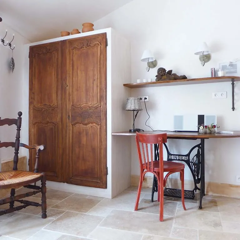 Maison D'Hotes Une Hirondelle En Provence Roussillon en Isere